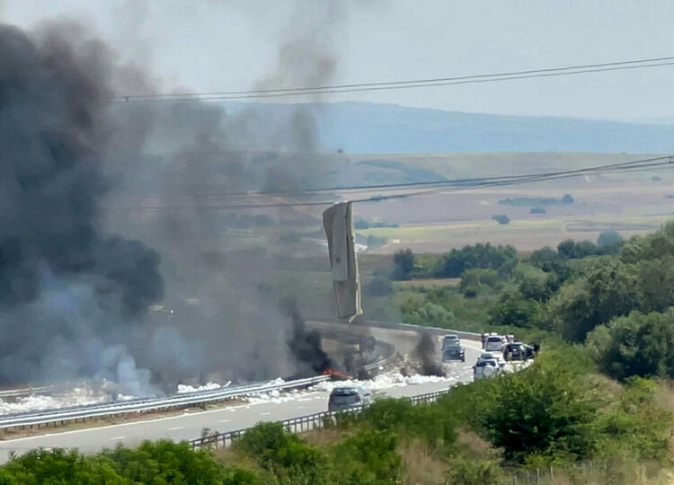 Тир изгоря на магистрала „Марица“