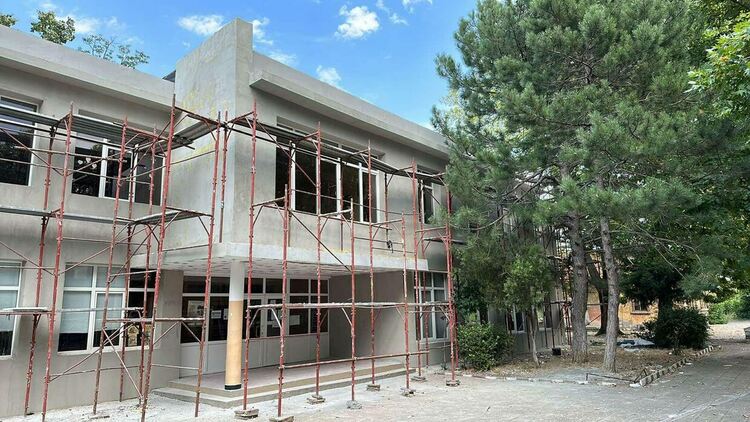 Ремонтните дейности на сградата на ОУ "Отец Паисий" в Мулдава текат по план