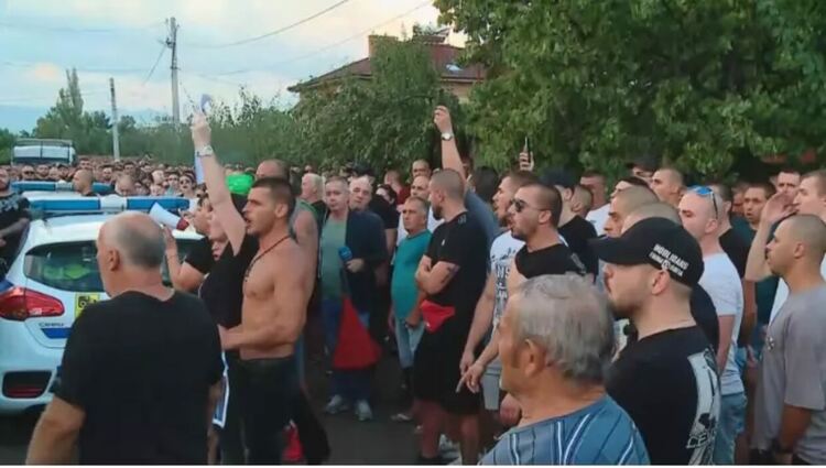 Директорът на ОД на МВР в Пловдив е отстранен след напрежението в Цалапица