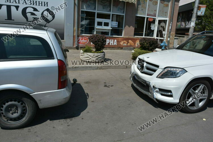 Блъснаха жена на пешеходна пътека в центъра на Хасково