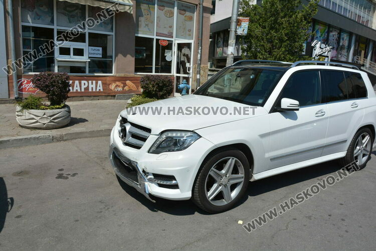 Блъснаха жена на пешеходна пътека в центъра на Хасково