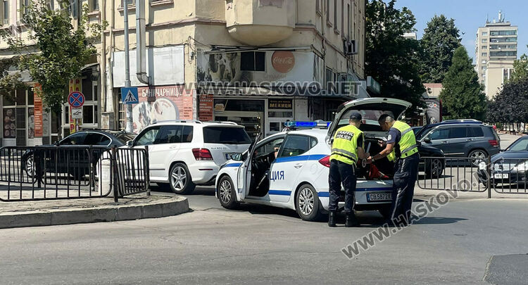 Блъснаха жена на пешеходна пътека в центъра на Хасково