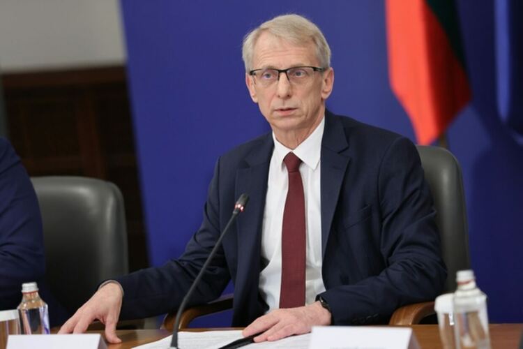 Денков: Служебното правителство е сбъркало с оперативните бази за медицинските хеликоптери