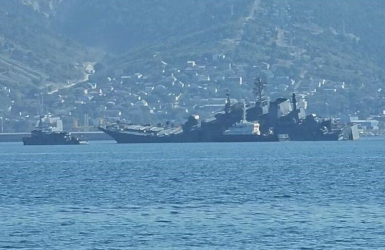 Десантен кораб е повреден при атаката в Новоросийск