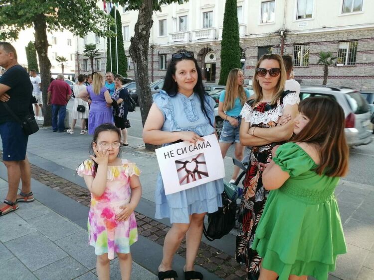 И в Мадан протестираха срещу насилието