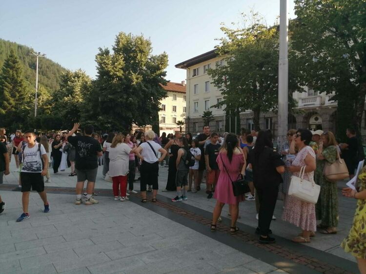 И в Мадан протестираха срещу насилието