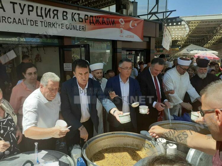 Отбелязаха Деня Ашуре за 17-ти път, раздадоха над 2500 порции  