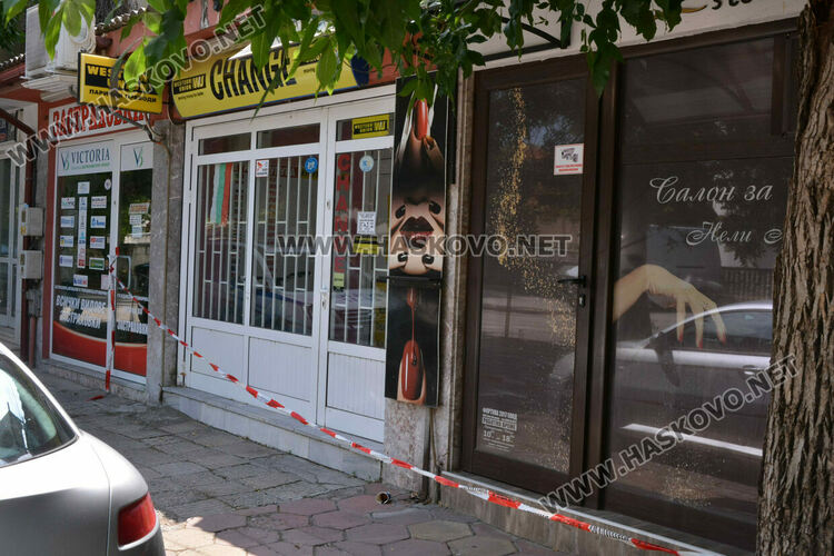 Разбиха и окрадоха обменно бюро в Хасково