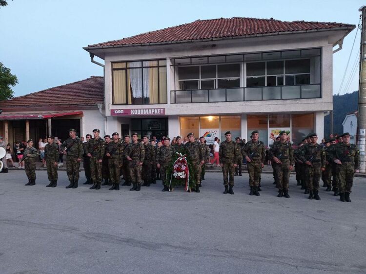 Комитското село Славейно почете героите си Пейо и Кольо Шишманови