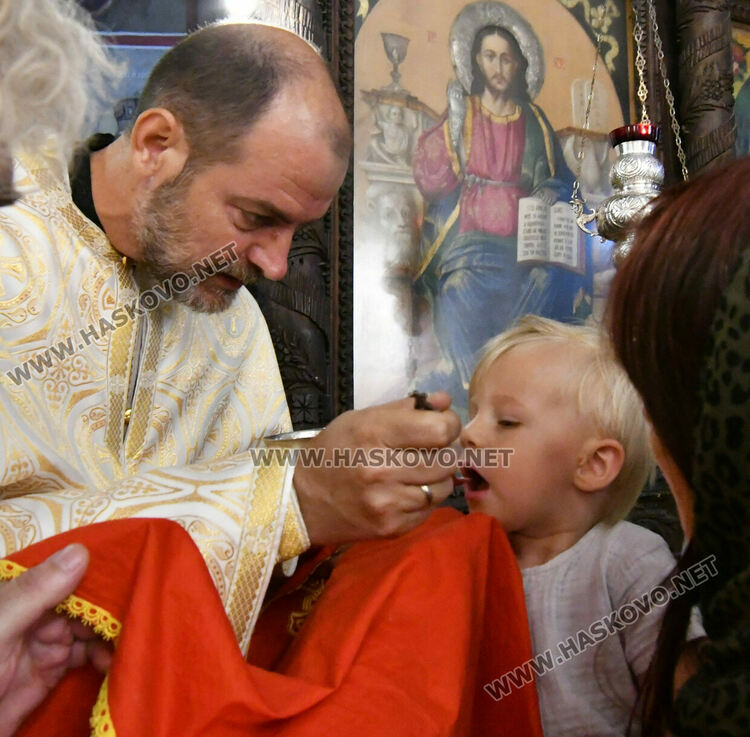 Тържествена литургия на Преображение Господне и освещаване на първото грозде в Хасково