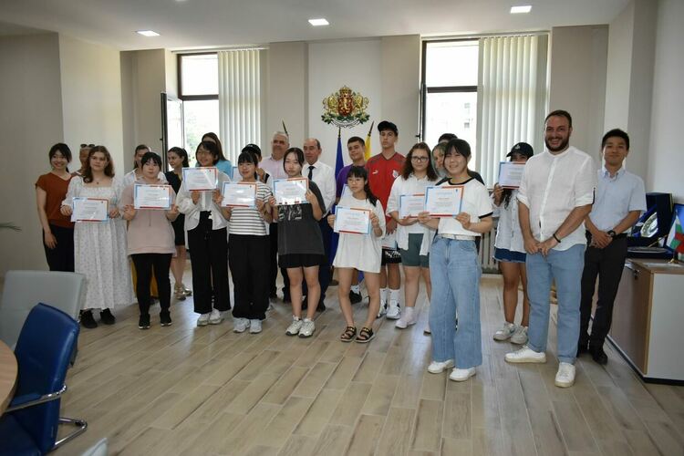 Ученици от Япония на посещение в Асеновград 