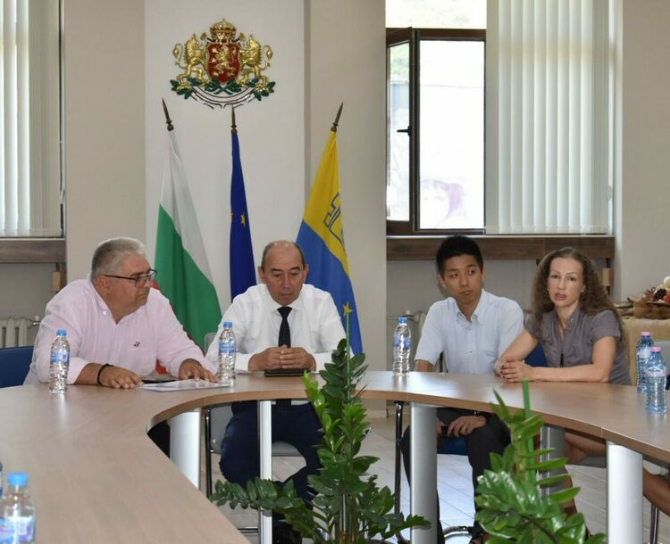 Ученици от Япония на посещение в Асеновград 