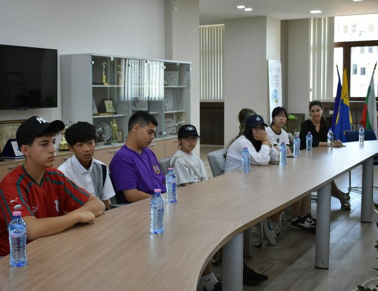 Ученици от Япония на посещение в Асеновград 