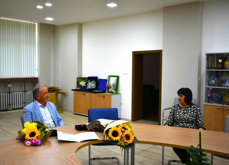 Директорите на две детски градини бяха изпратени с плакет и благодарности