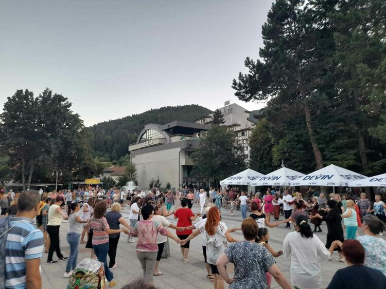 Кръшни хора и много положителни емоции във "Вечерта на Стоманово"