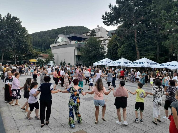 Кръшни хора и много положителни емоции във "Вечерта на Стоманово"