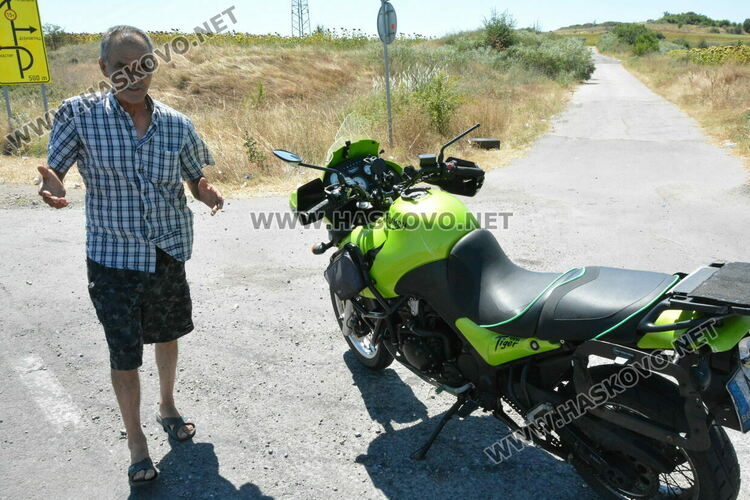 С опасност за живота е един от пострадалите мотористи, камионът му засякъл пътя