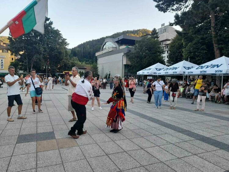 Кръшни хора и много положителни емоции във "Вечерта на Стоманово"