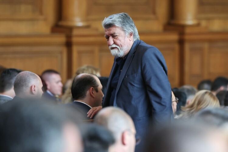 Вежди Рашидов подаде оставка от два поста след призив от ПГ на ГЕРБ -СДС