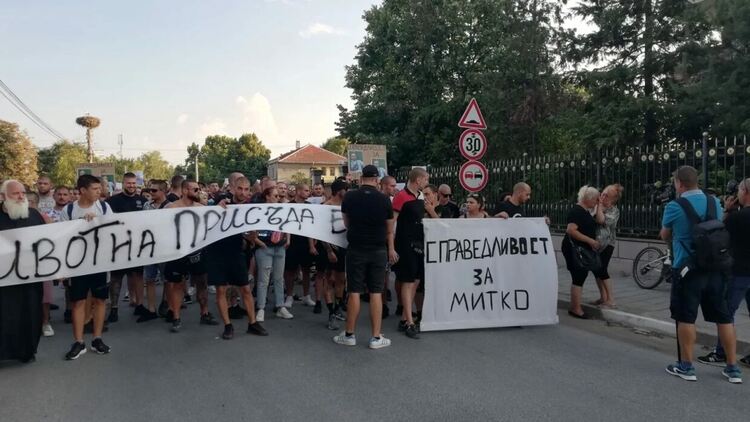 Близнаците, обвинени за съучастие в убийството от Цалапица, предпочитат да са в ареста