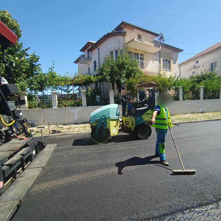Асфалтират улици в Чорбаджийско, селото за пример