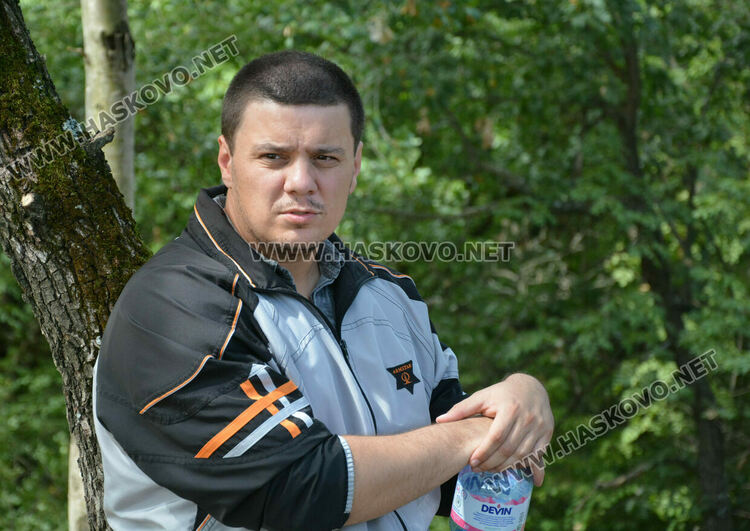 Започна разчистването на терена около гробницата край с.Текето