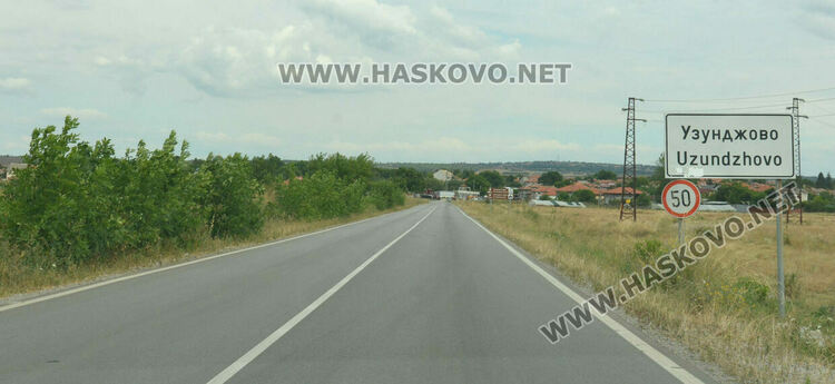 Подмяна на водопровод спря ремонт на път в Хасковско, водачите обикалят