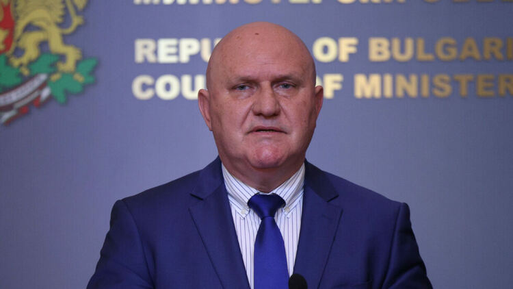 Учителските заплати се вдигат с 15% със задна дата от 1 януари 2023 г.