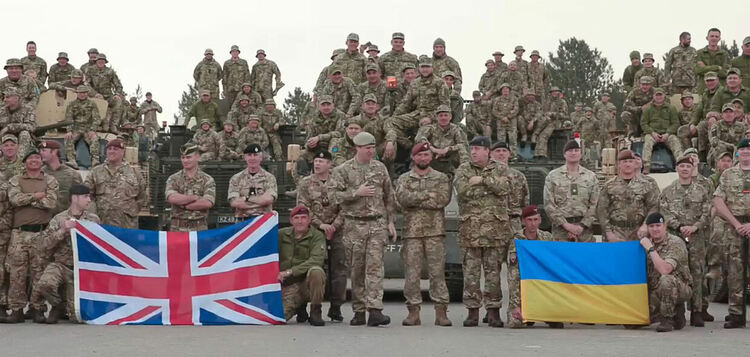 Близо 1000 украински морски пехотинци завършват курс на обучение във Великобритания