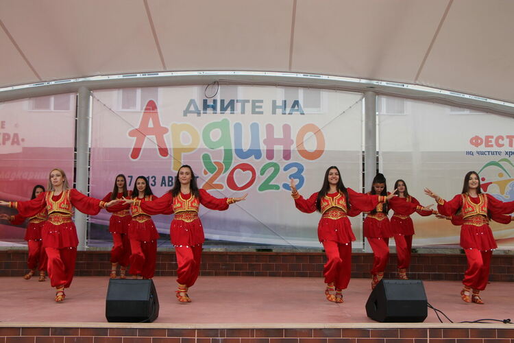 Ансамбъл „Кърджали“ изнесе празничен концерт в Ардино
