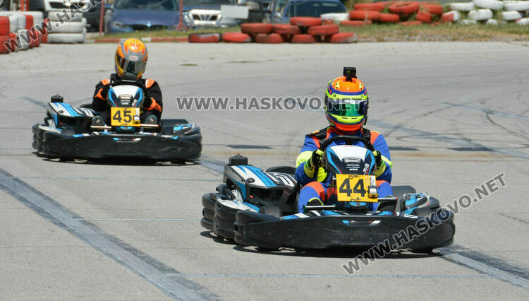 14 пилоти на старта на Картинг писта Хасково