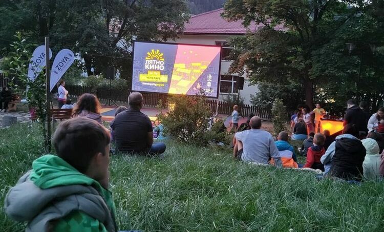 &bdquo;Лятно кино на път&ldquo; зарадва жителите и гостите на Чепеларе