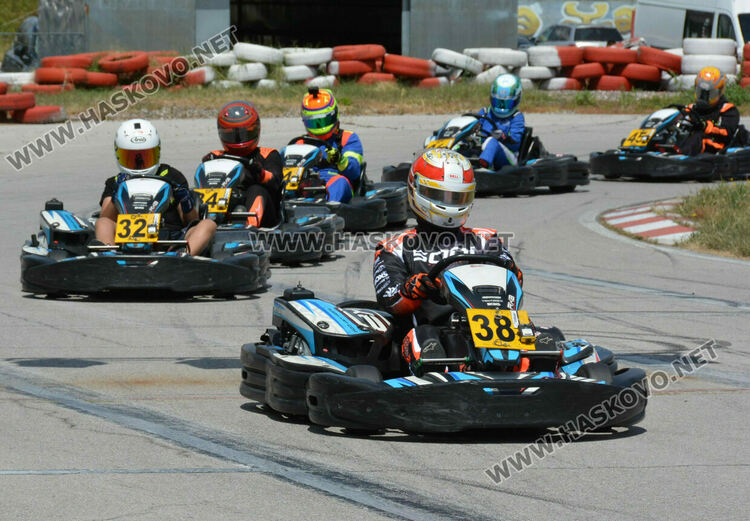 14 пилоти на старта на Картинг писта Хасково