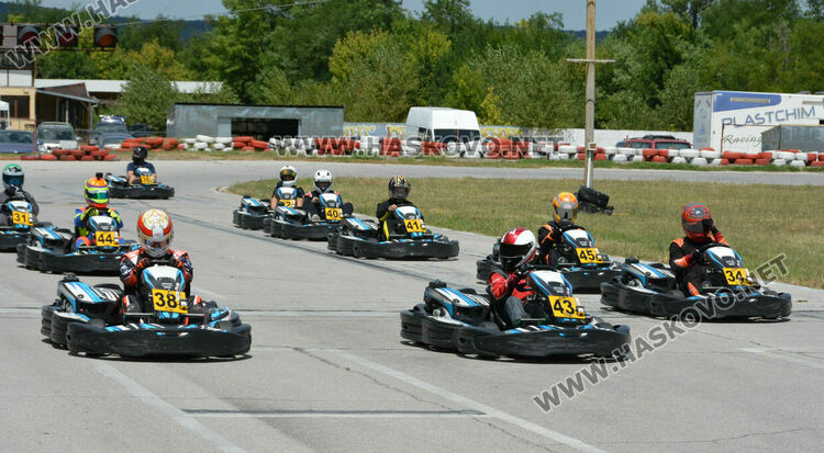 14 пилоти на старта на Картинг писта Хасково