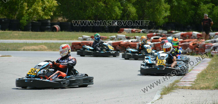 14 пилоти на старта на Картинг писта Хасково