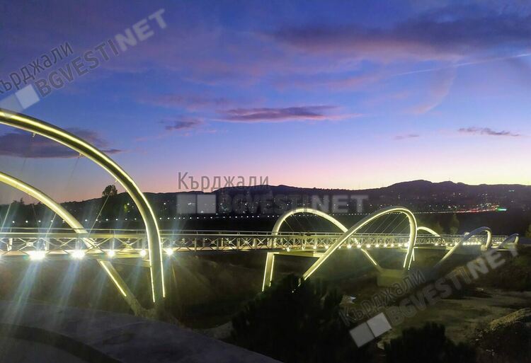 Мостостроителите в Източните Родопи с поредно уникално творение, жест към влюбените в Кърджали