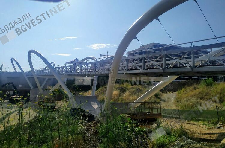 Мостостроителите в Източните Родопи с поредно уникално творение, жест към влюбените в Кърджали