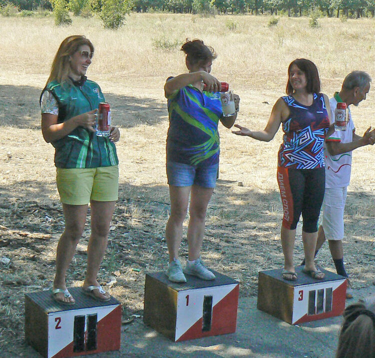 7 медала и две отборни купи за „Компас“ от състезание по спортно ориентиране  