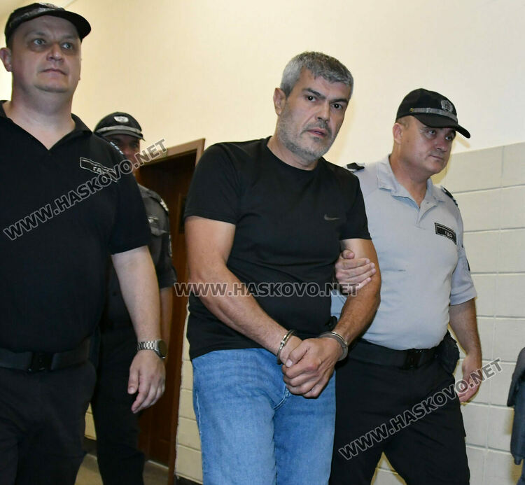 Задържаха шофьор на тир с марихуана за 2.3 млн. лв.