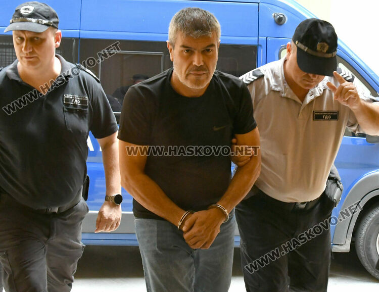 Задържаха шофьор на тир с марихуана за 2.3 млн. лв.