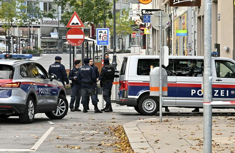 Неизвестен напада бездомни във Виена