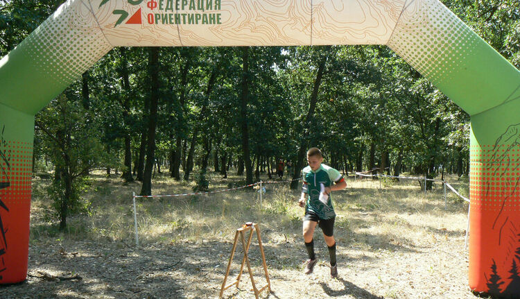 7 медала и две отборни купи за „Компас“ от състезание по спортно ориентиране  