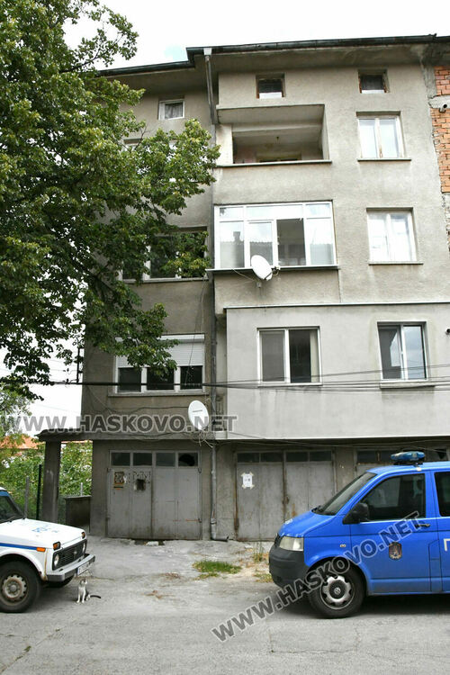 Полицейска акция със следово куче и арест в Хасково