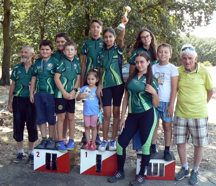 7 медала и две отборни купи за „Компас“ от състезание по спортно ориентиране  