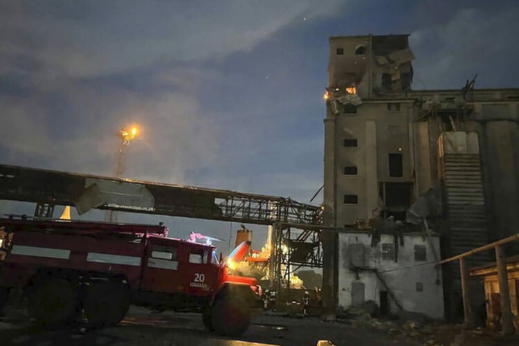 Пожари в Одеса след руска атака с дронове