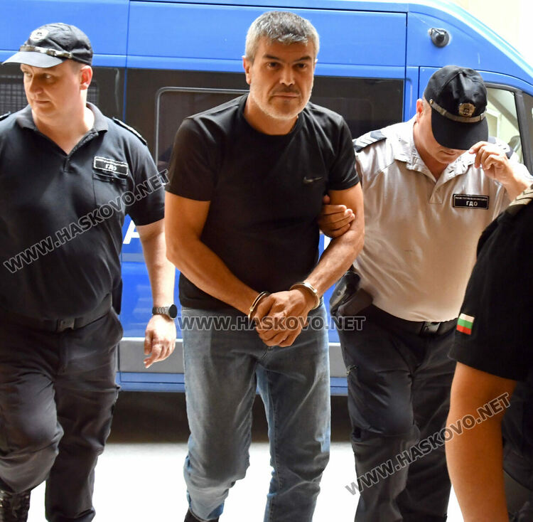 Задържаха шофьор на тир с марихуана за 2.3 млн. лв.