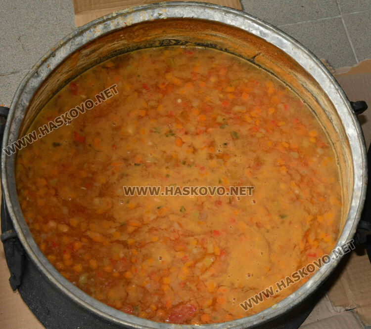 Осветиха фасула за Успение Богородично в катедралния храм на Хасково