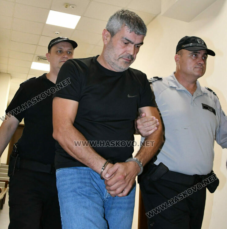 Задържаха шофьор на тир с марихуана за 2.3 млн. лв.