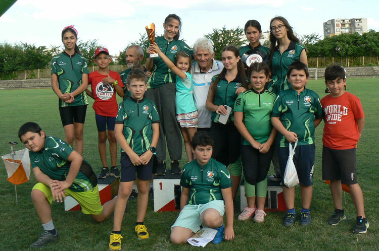 7 медала и две отборни купи за „Компас“ от състезание по спортно ориентиране  