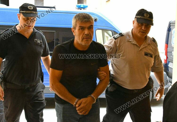 Задържаха шофьор на тир с марихуана за 2.3 млн. лв.